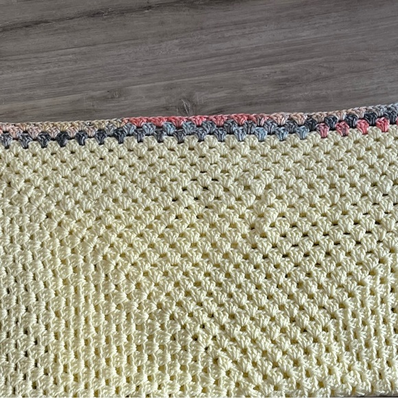 New Handmade Crochet Pastel Yellow Granny Square Blanket - Picture 7 of 14